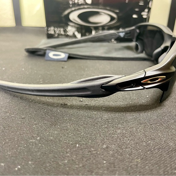 Oakley Flak 2.0 Sunglasses with accessories - Picture 8 of 16